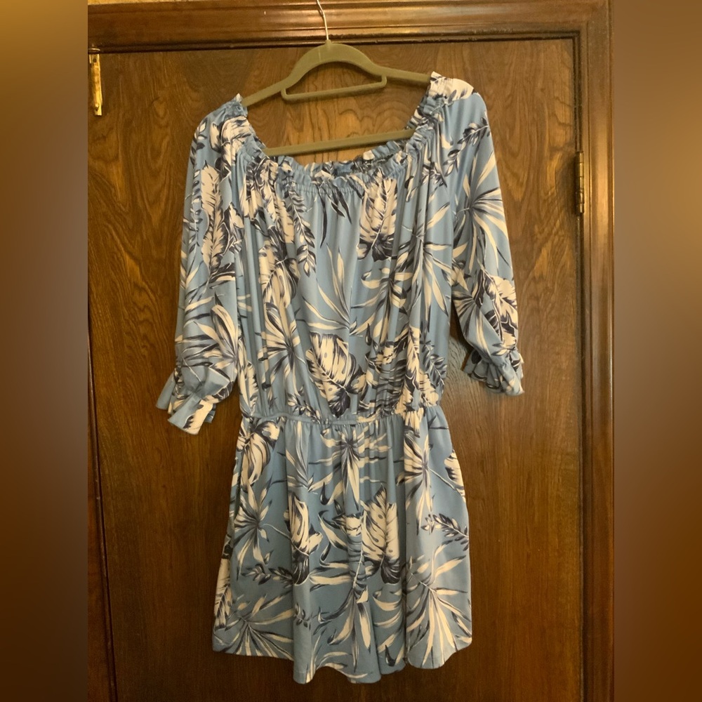 Elegant Blue Floral Romper with Pockets